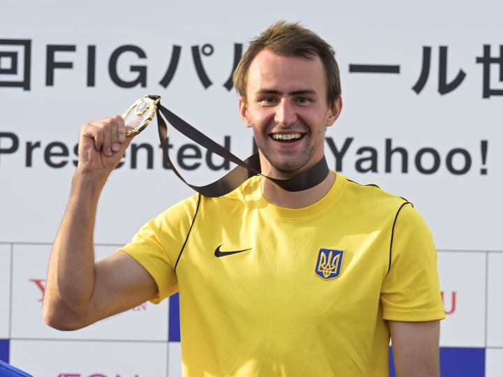 Parkour athlete Bohdan Kolmakov smiling with a gold medal in Tokyo