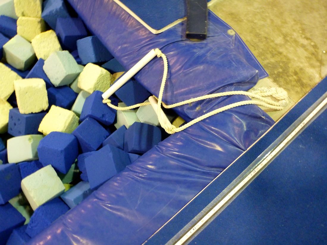 A gym foam pit full of soft foam blocks